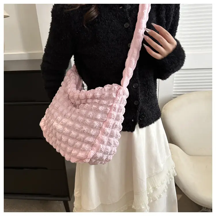 2023 New Fashion Shoulder Bag Black Pleated Clouds — feature 28