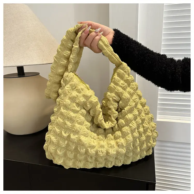2023 New Fashion Shoulder Bag Black Pleated Clouds — feature 29