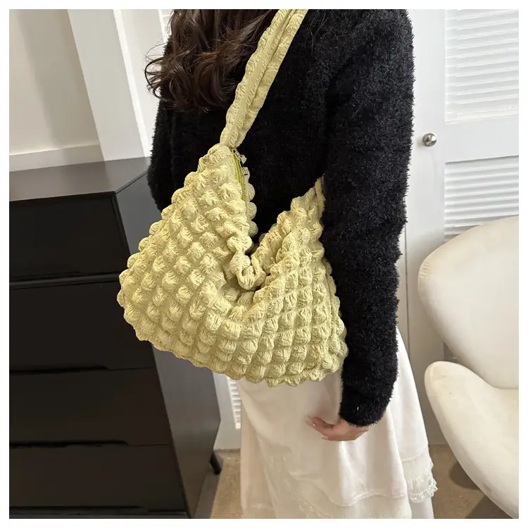 2023 New Fashion Shoulder Bag Black Pleated Clouds — feature 30