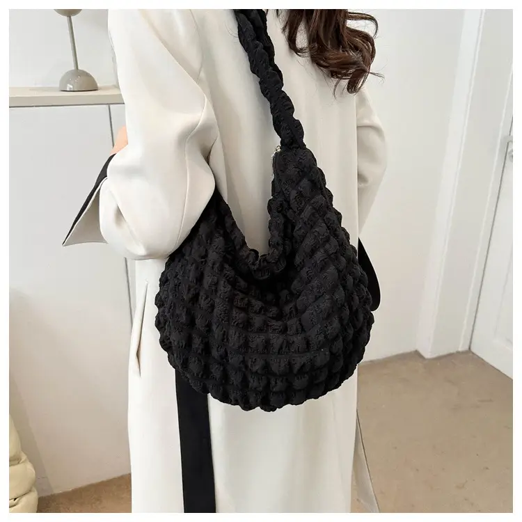 2023 New Fashion Shoulder Bag Black Pleated Clouds — feature 34