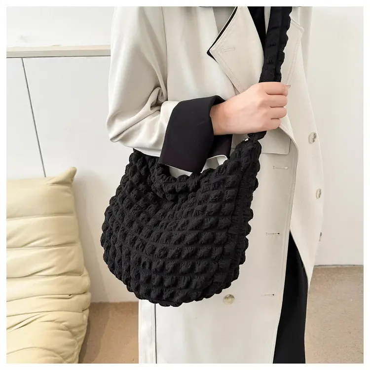 2023 New Fashion Shoulder Bag Black Pleated Clouds — feature 35