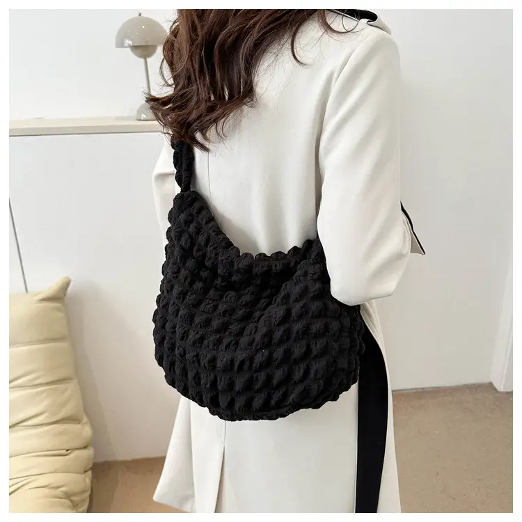 2023 New Fashion Shoulder Bag Black Pleated Clouds — feature 36