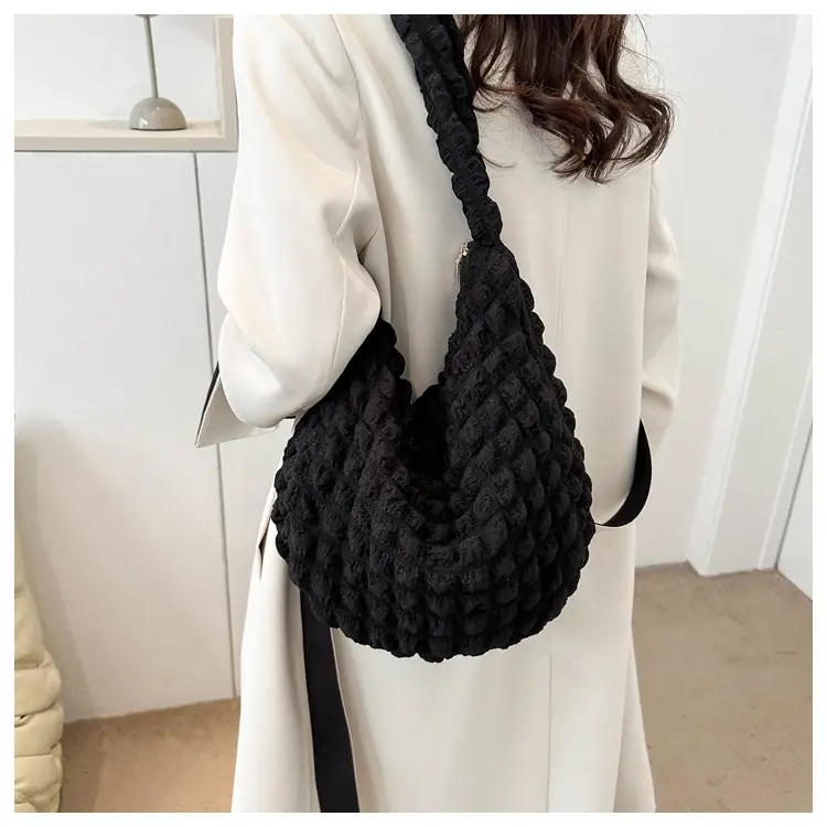 2023 New Fashion Shoulder Bag Black Pleated Clouds — feature 37
