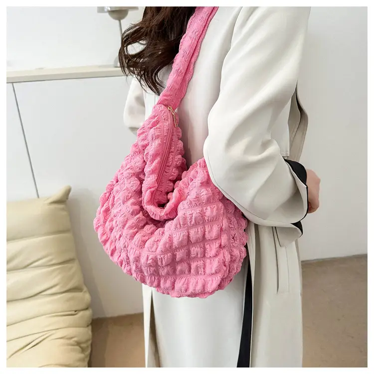 2023 New Fashion Shoulder Bag Black Pleated Clouds — feature 39