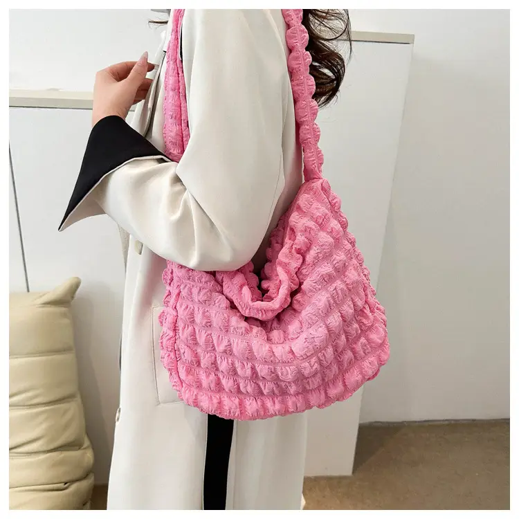 2023 New Fashion Shoulder Bag Black Pleated Clouds — feature 40
