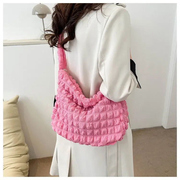 2023 New Fashion Shoulder Bag Black Pleated Clouds — feature 41