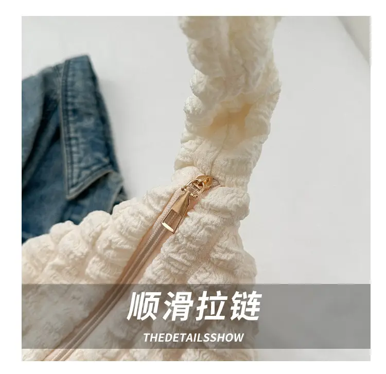 2023 New Fashion Shoulder Bag Black Pleated Clouds — feature 7