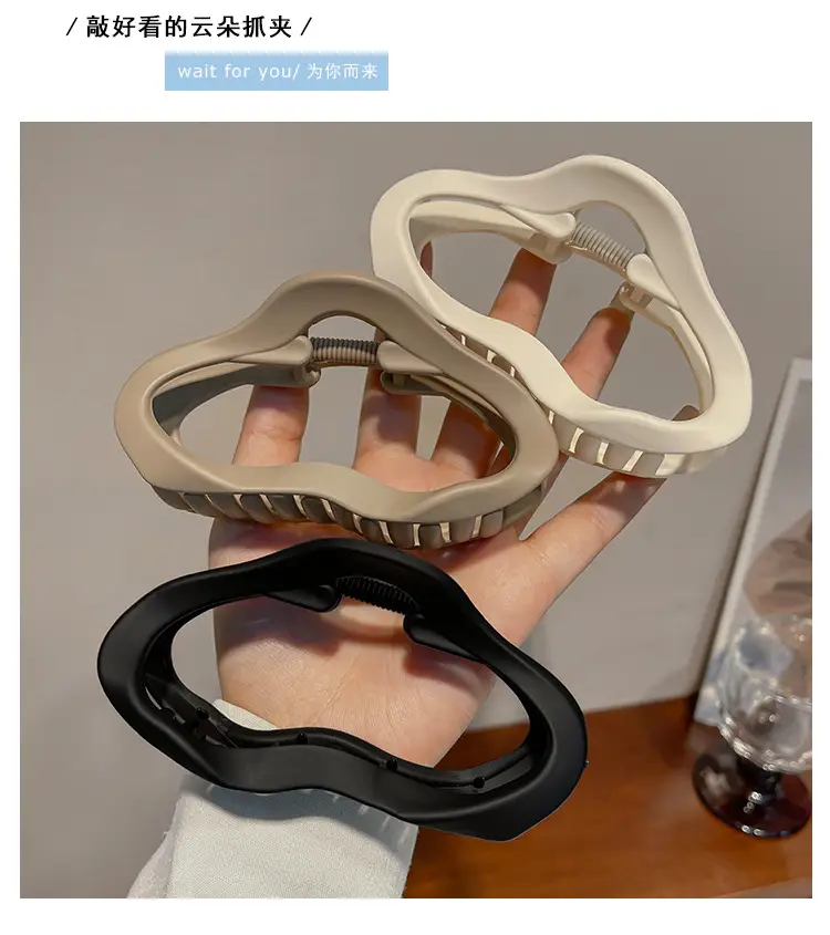 Simple Frosted Cloud Clip Large Female Hairpin Shark Clip — feature 4
