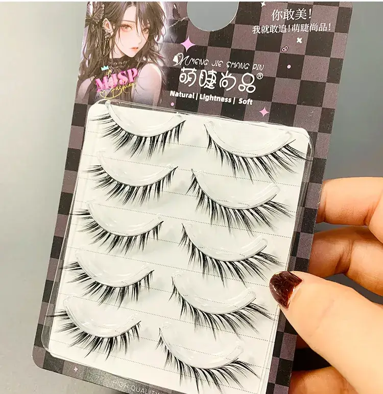 False Eyelashes for Natural Look 15mm Curved — feature 7