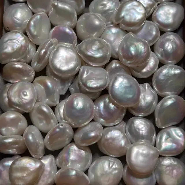 Natural Baroque Pearl Necklace 14k Gold Clavicle Chain — feature 5
