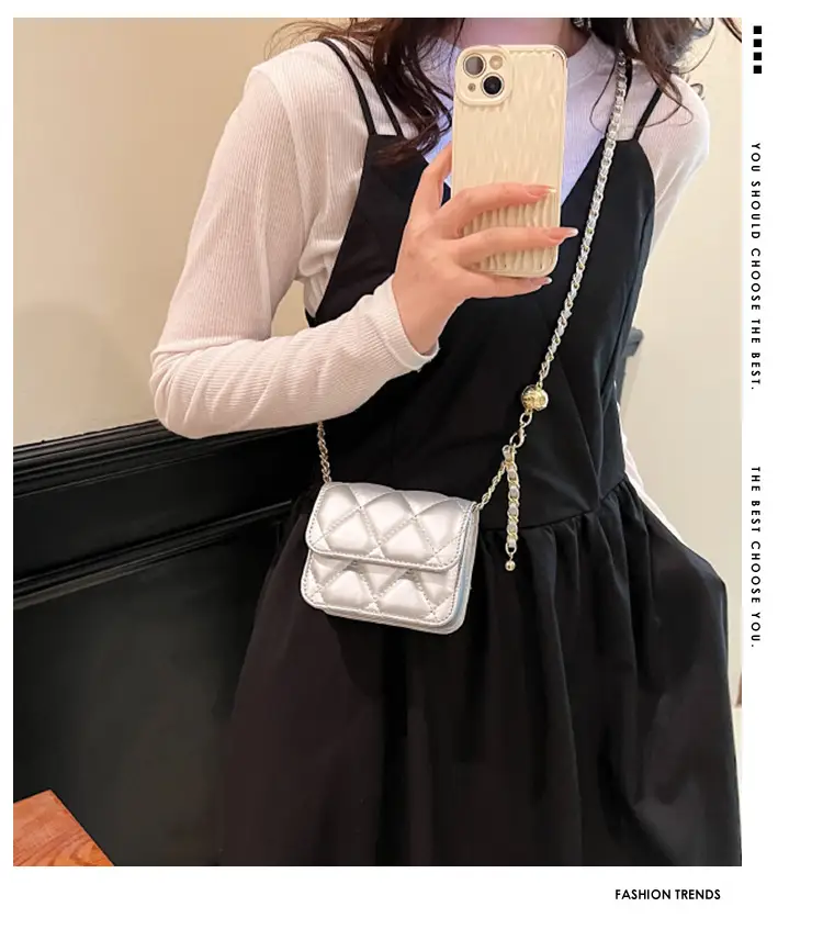 Women Quilted Chain Crossbody Bag Black 2026 — feature 10