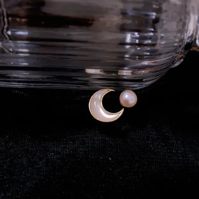 Cute Sailor Moon Pearl Crescent Ring - Image 4