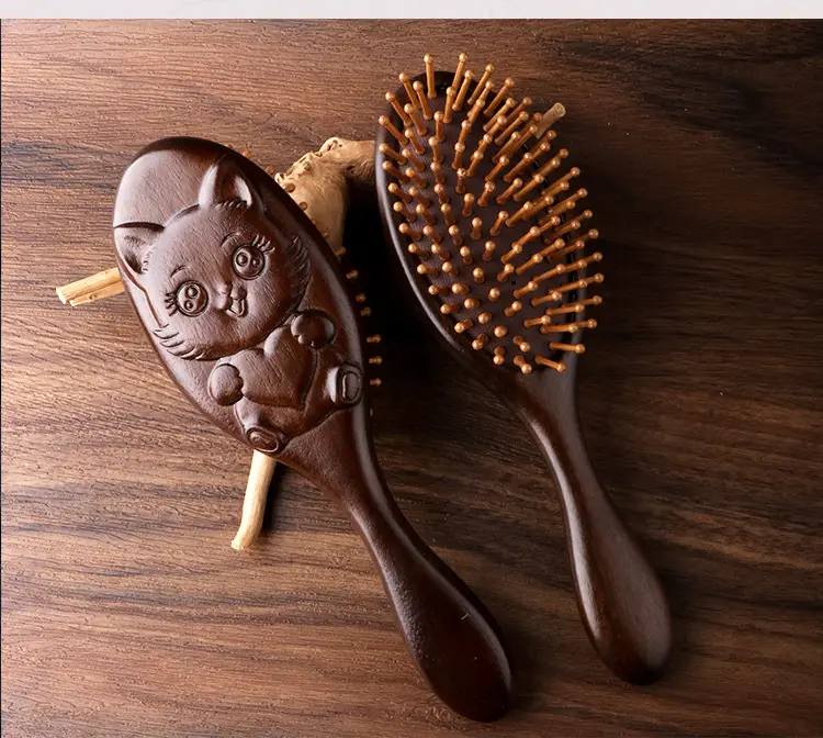 Golden Silk Sandalwood Carved Air Cushion Comb Large Oval — feature 14