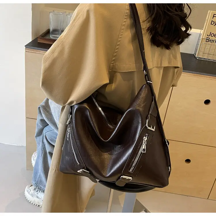 Black Large Capacity Shoulder Bag for Women 2024 — feature 10