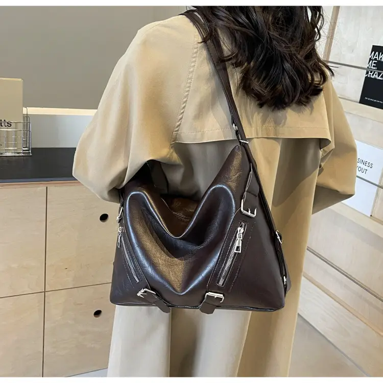 Black Large Capacity Shoulder Bag for Women 2024 — feature 11