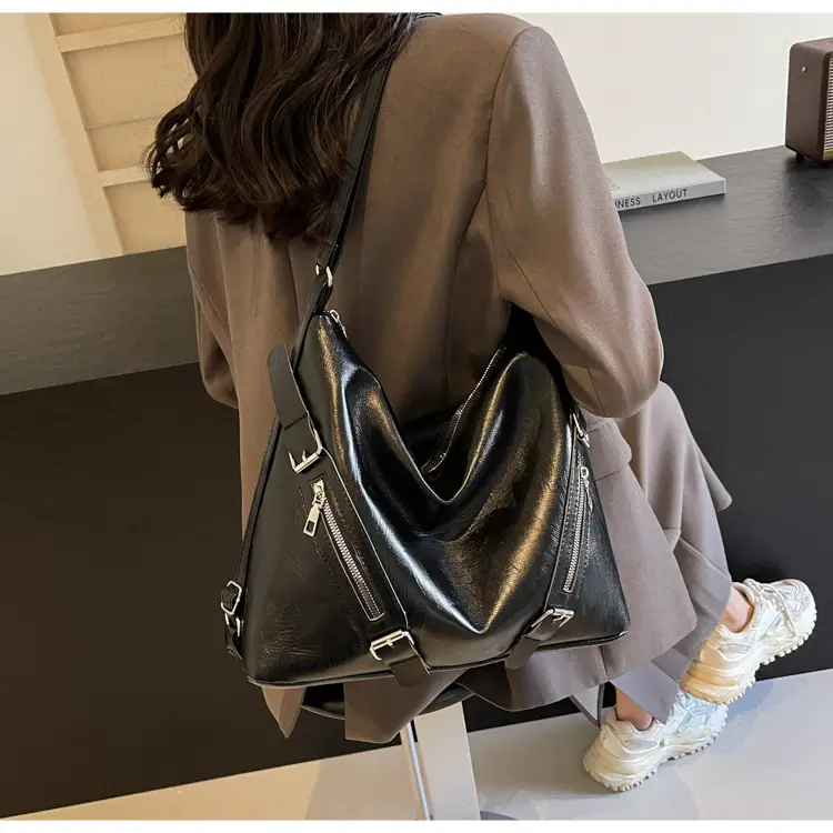 Black Large Capacity Shoulder Bag for Women 2024 — feature 13