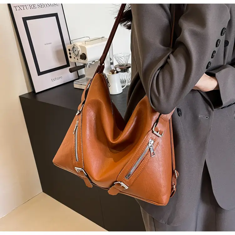 Black Large Capacity Shoulder Bag for Women 2024 — feature 19