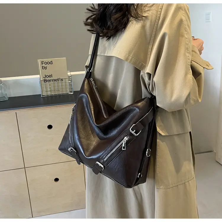 Black Large Capacity Shoulder Bag for Women 2024 — feature 9