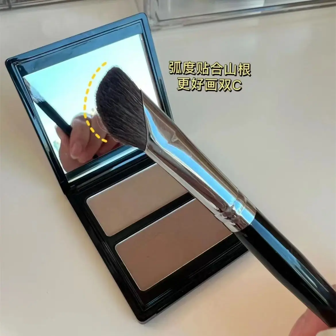 Small Horse Hair Sickle Nose Shadow Brush Oblique Angle — feature 15