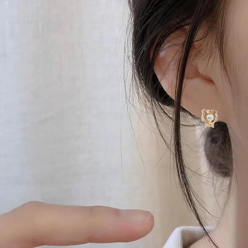 Women's Tiger Head Pearl Earrings Gold Plated - Image 7