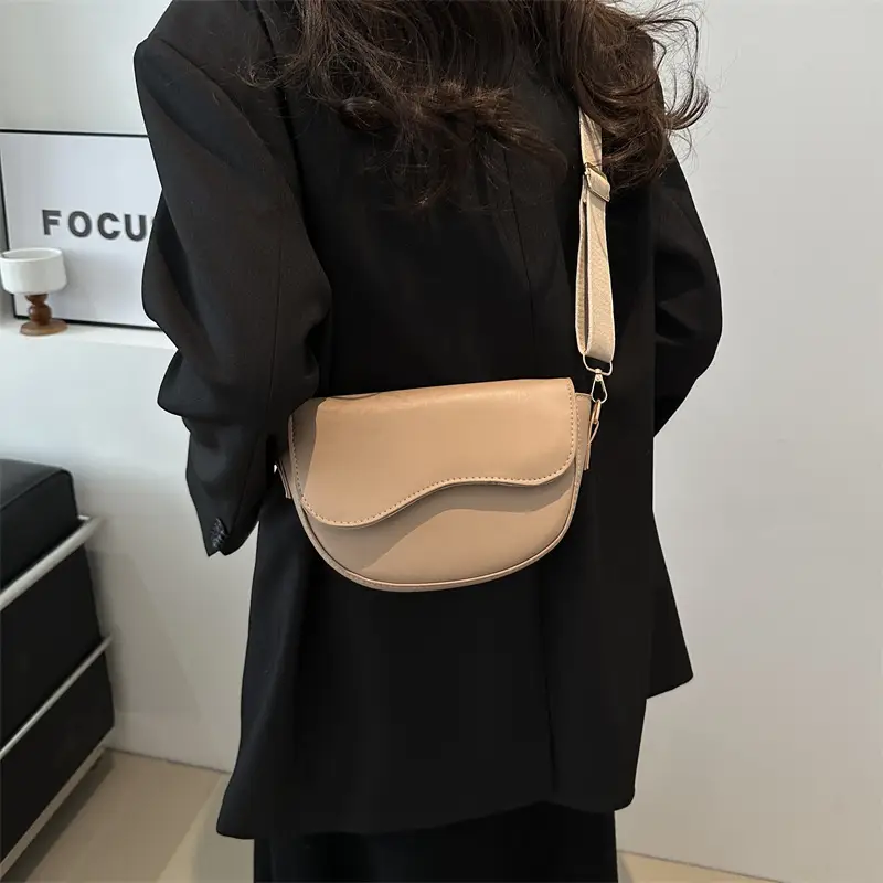 Black Textured Shoulder Bag for Women 2024 - Image 7