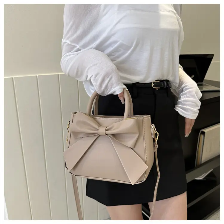 White Bow Shoulder Messenger Bag with Gold Hardware — feature 18