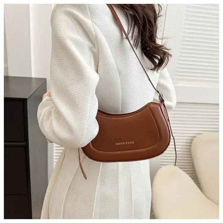 Women's White Retro Square Shoulder Bag 2024 — feature 10