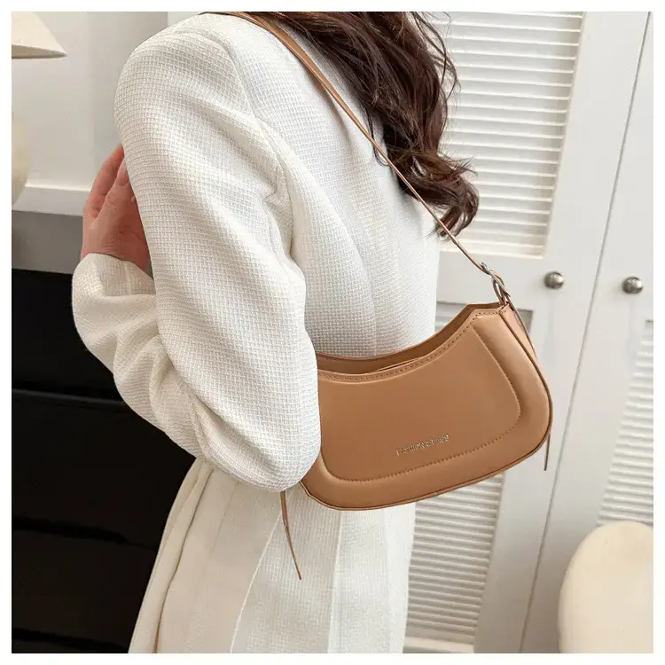 Women's White Retro Square Shoulder Bag 2024 — feature 11