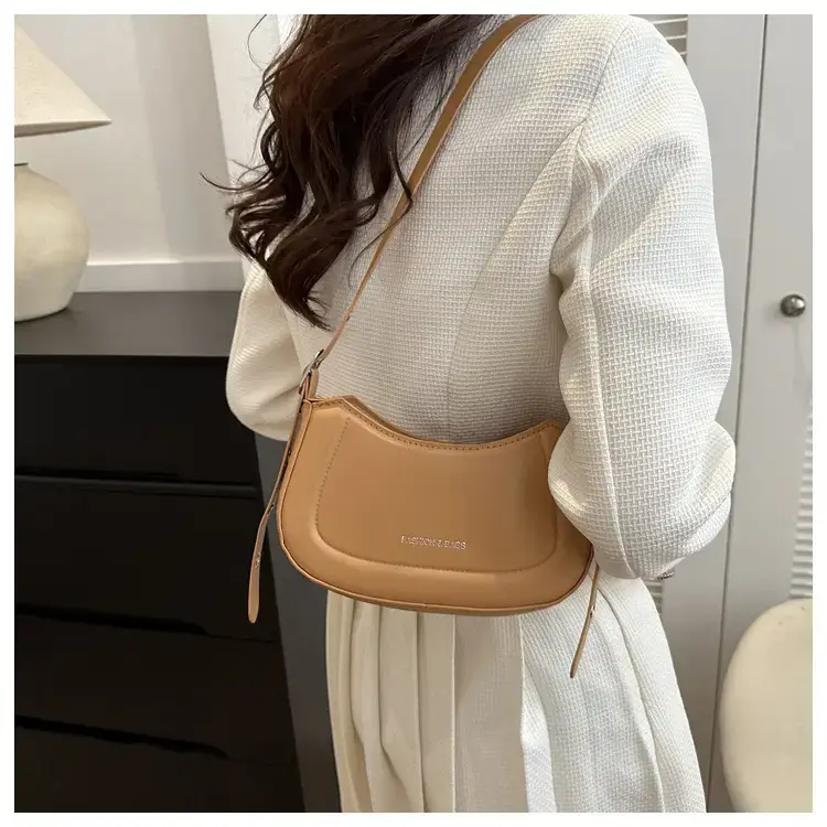 Women's White Retro Square Shoulder Bag 2024 — feature 12