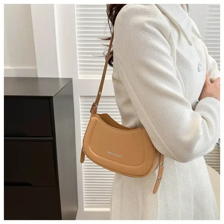 Women's White Retro Square Shoulder Bag 2024 — feature 13
