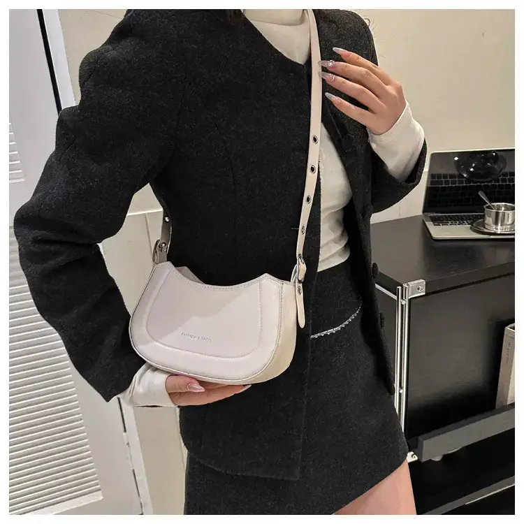 Women's White Retro Square Shoulder Bag 2024 — feature 17