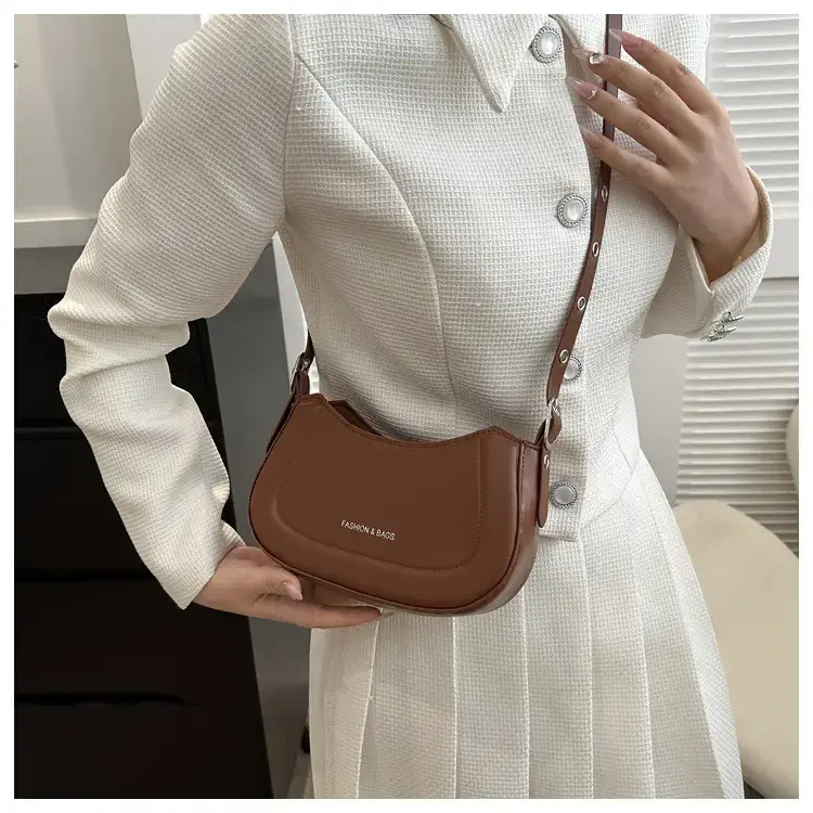 Women's White Retro Square Shoulder Bag 2024 — feature 8