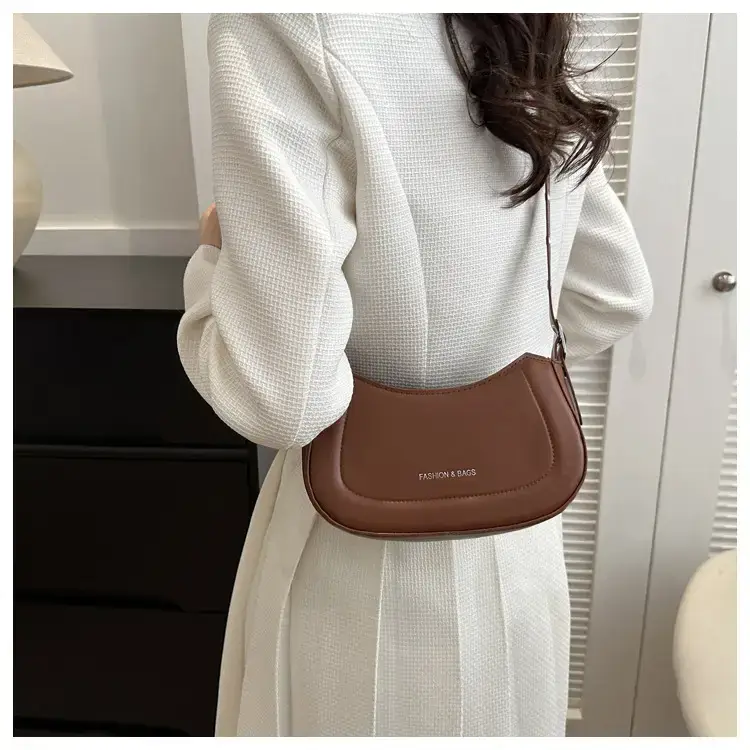 Women's White Retro Square Shoulder Bag 2024 — feature 9