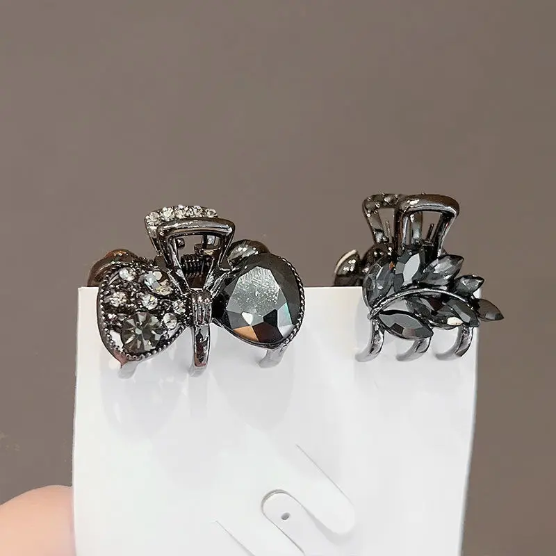 Obsidian Crystal Bow Shark Clip for Women - Image 4