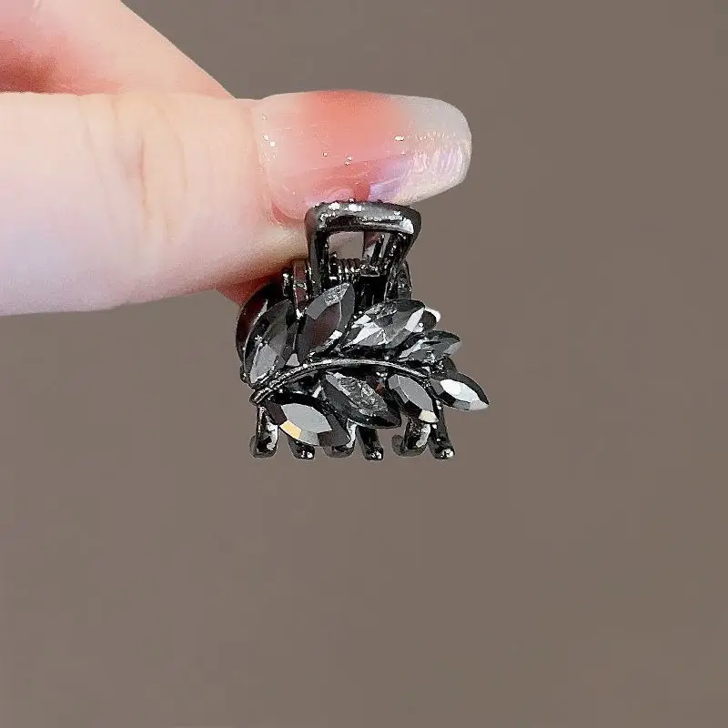 Obsidian Crystal Bow Shark Clip for Women - Image 2