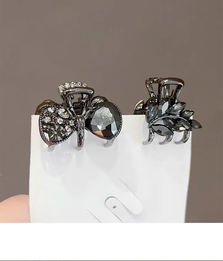 Obsidian Crystal Bow Shark Clip for Women — feature 1