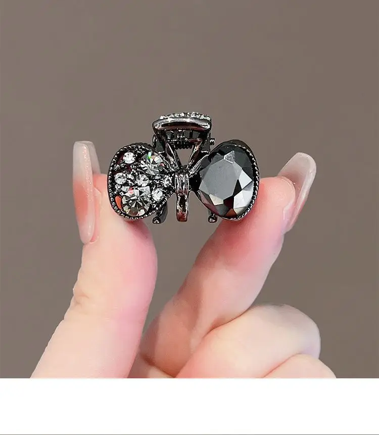 Obsidian Crystal Bow Shark Clip for Women — feature 4