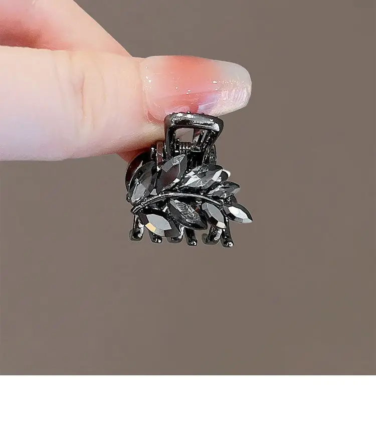 Obsidian Crystal Bow Shark Clip for Women — feature 7