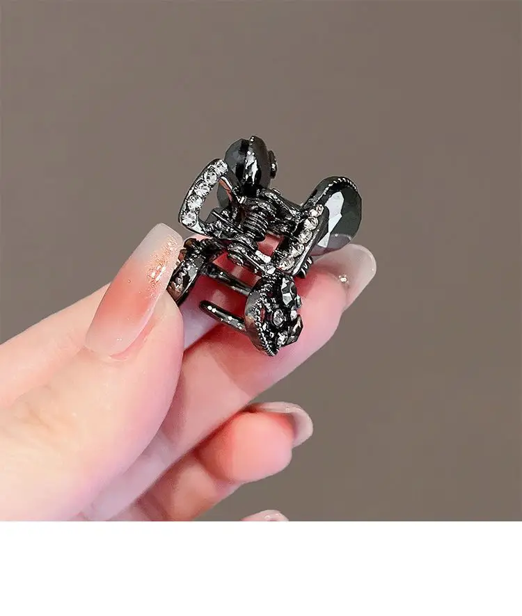 Obsidian Crystal Bow Shark Clip for Women — feature 8