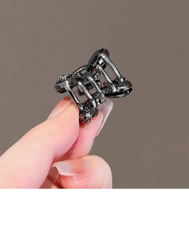 Obsidian Crystal Bow Shark Clip for Women — feature 9