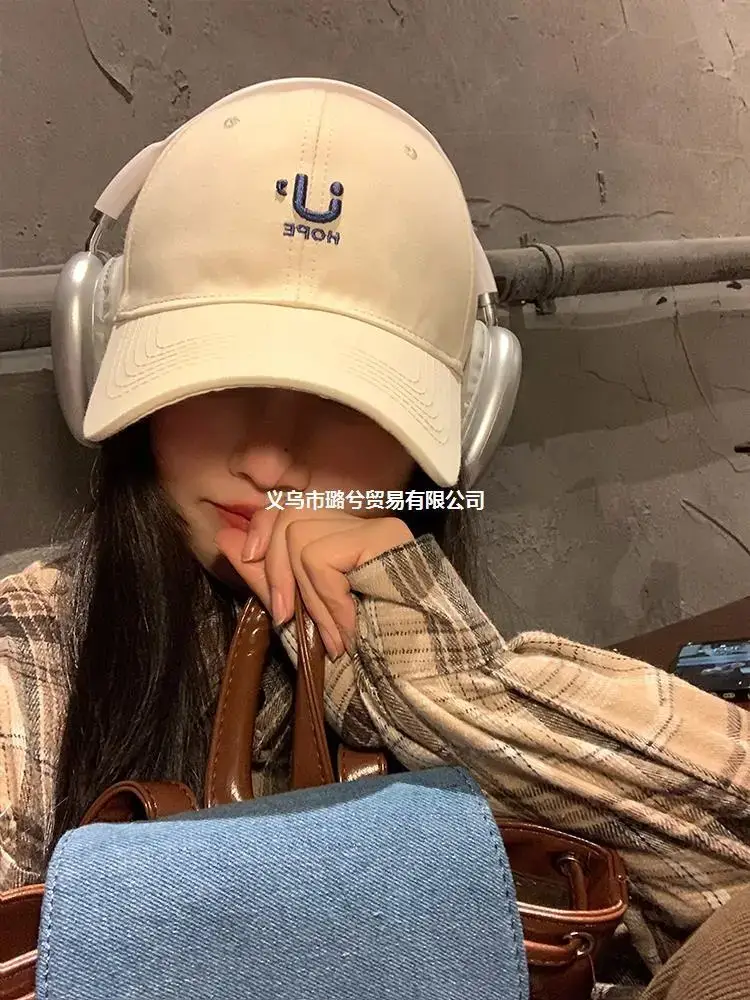Women Retro Letter Embroidered Cap with Headphone - Image 8