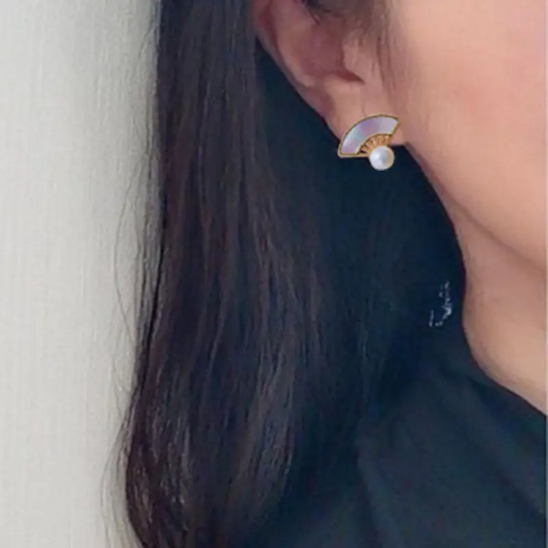 Natural Freshwater Pearl Earrings New Style Shell Small Fan Retro Elegant — feature 4