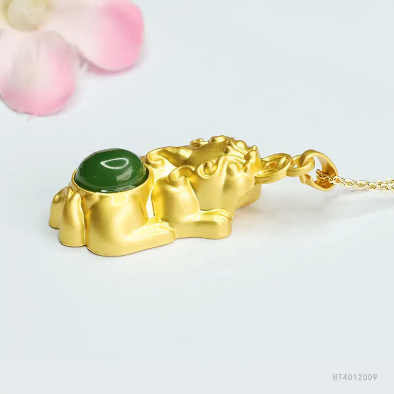 Guan Yu Jadeite Pixiu Necklace Gold 18k — feature 8