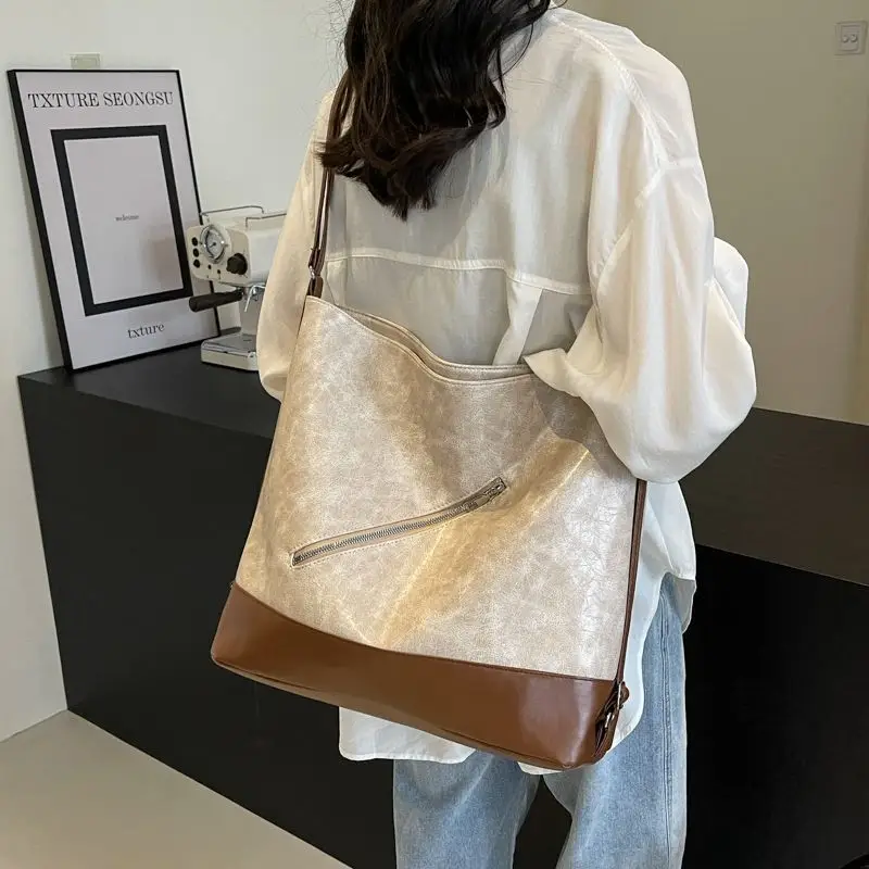 Retro Large Capacity Women's Tote Bag Brown Beige - Image 4