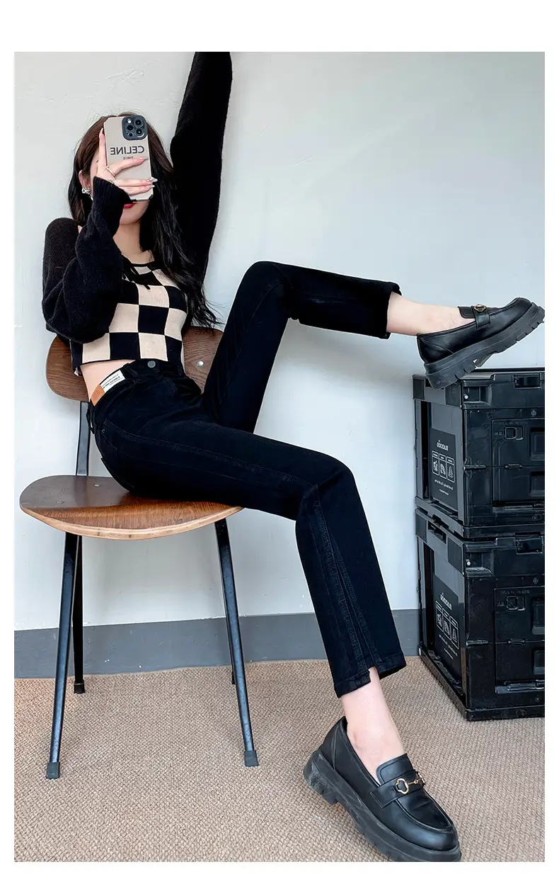 Pear-Shaped Straight-Leg Jeans Dark Blue Cropped High Waist — feature 21