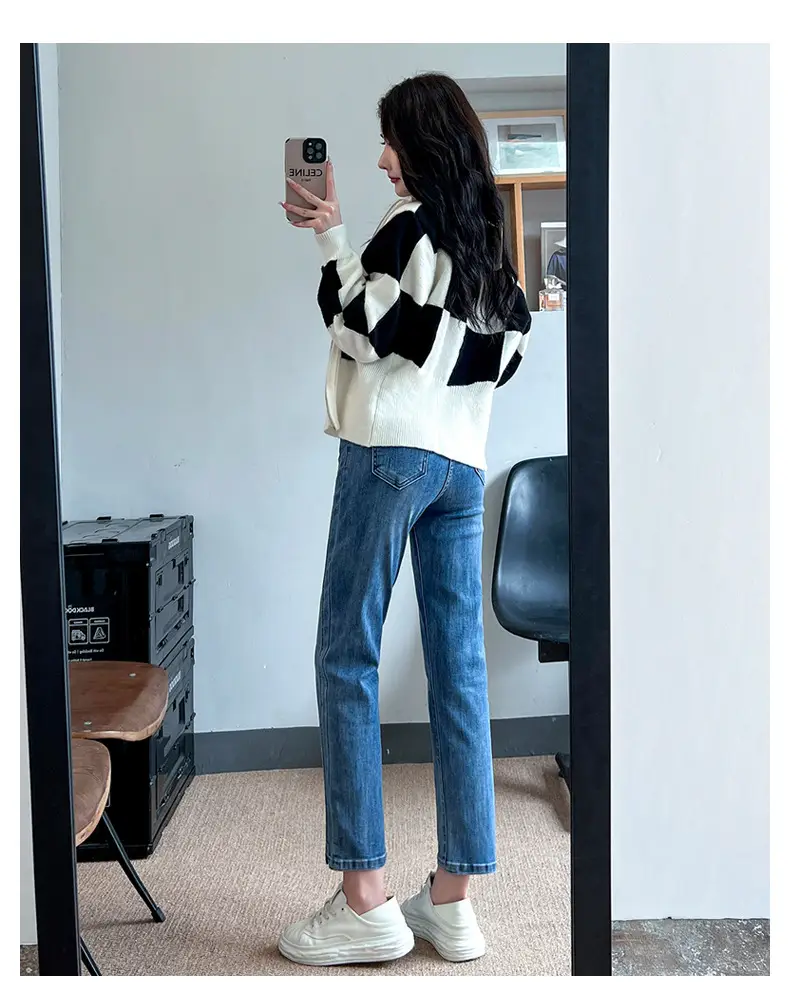 Pear-Shaped Straight-Leg Jeans Dark Blue Cropped High Waist — feature 24