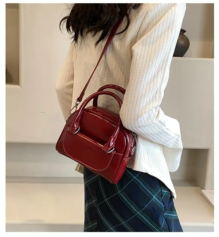 2023 New Black Women's Shoulder Messenger Bag — feature 1
