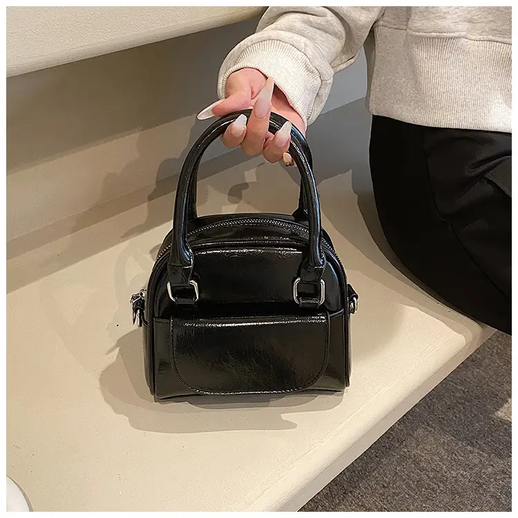 2023 New Black Women's Shoulder Messenger Bag — feature 20