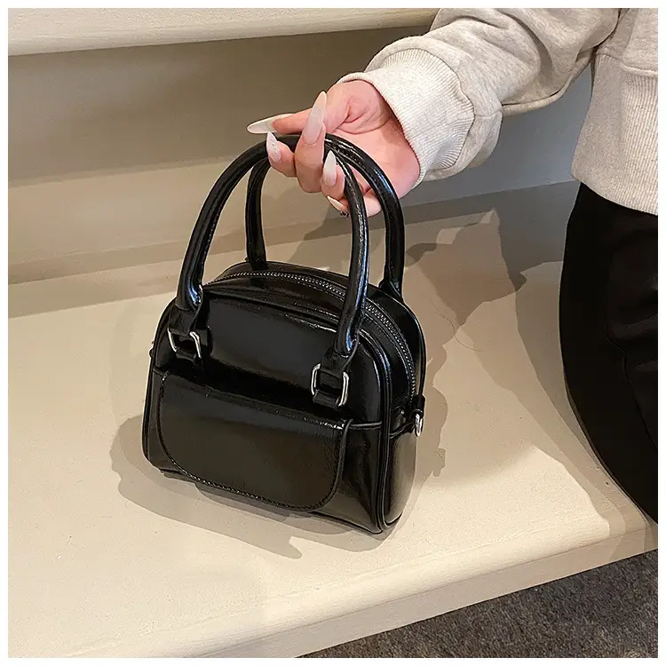 2023 New Black Women's Shoulder Messenger Bag — feature 21