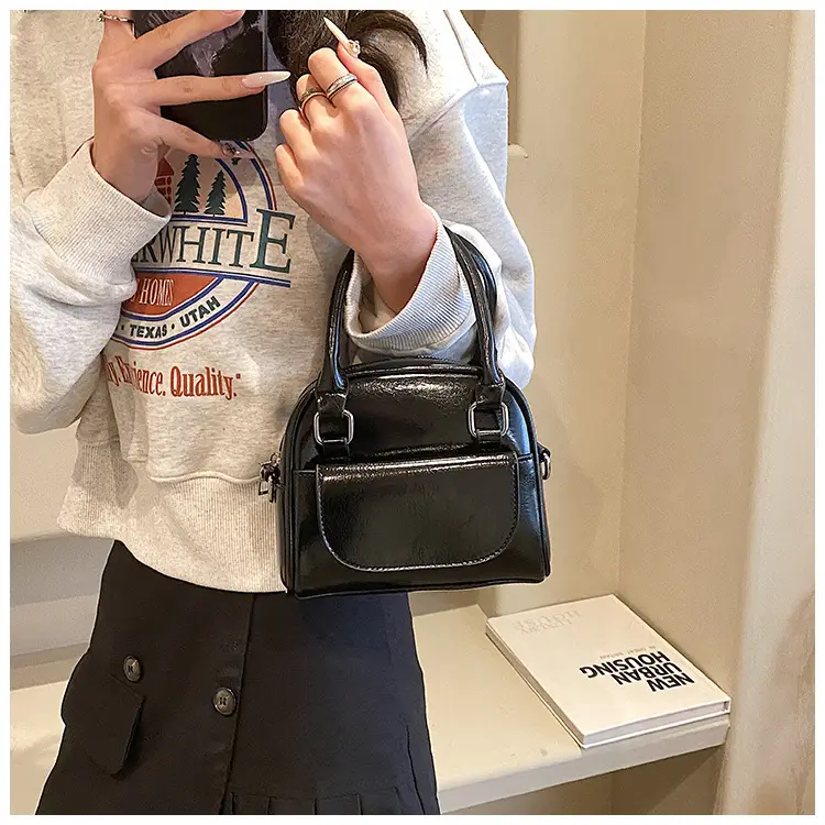 2023 New Black Women's Shoulder Messenger Bag — feature 24